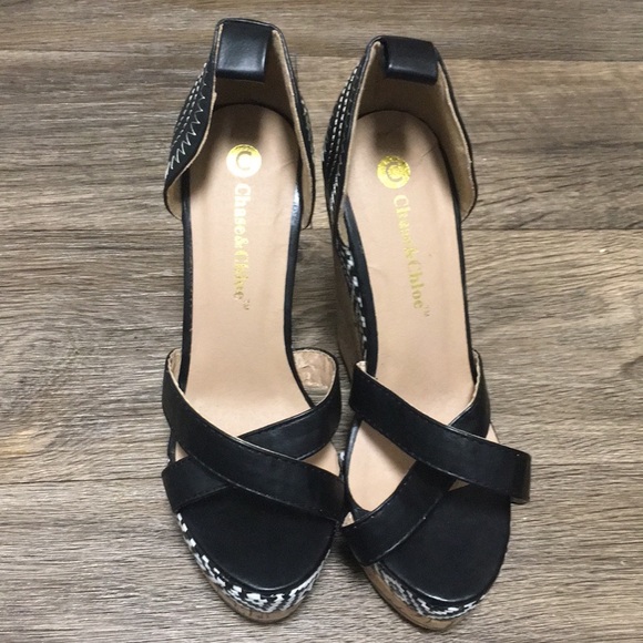 Chase & Chloe Wedges - Picture 3 of 8